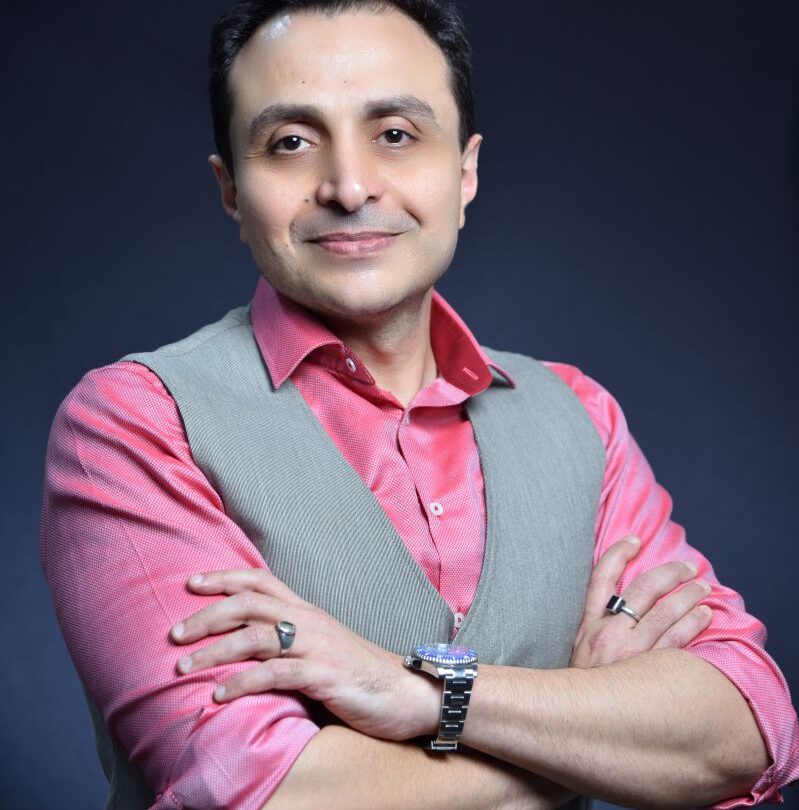 https://corporate.nvrindia.com/wp-content/uploads/2021/10/Mohit-Tiku_-Founder-Managing-Director-799x810.jpg